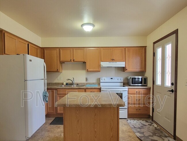 Building Photo - 104 Sycamore St