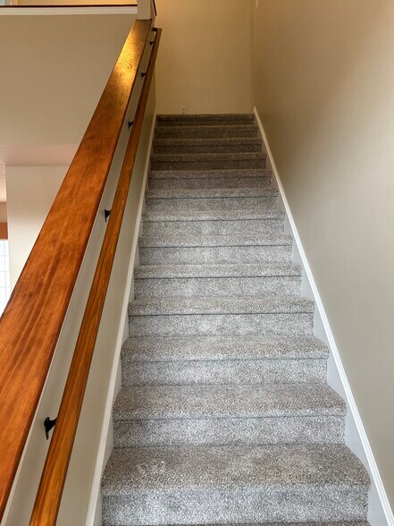 Stairs - 409 Arabela Ct