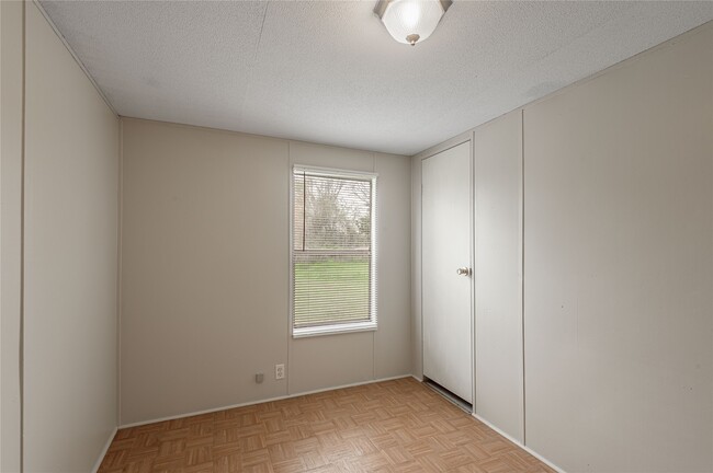 Building Photo - 1345 FM 405