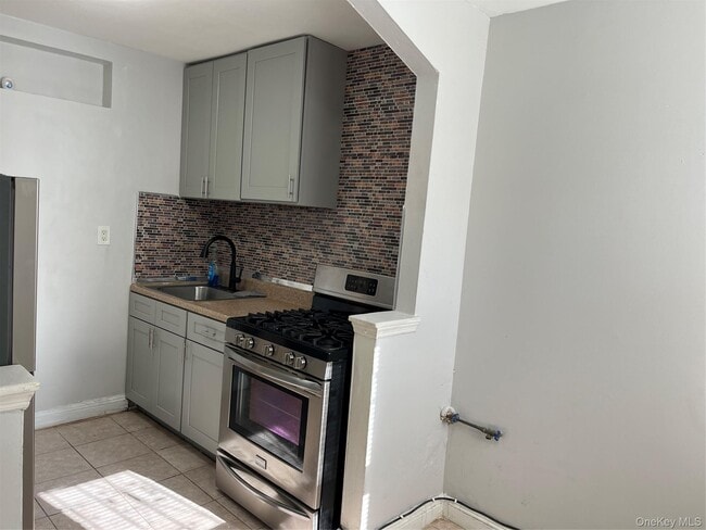 Building Photo - 1650 E 48th St