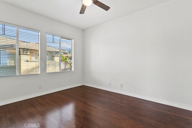 Building Photo - 17 Aurora