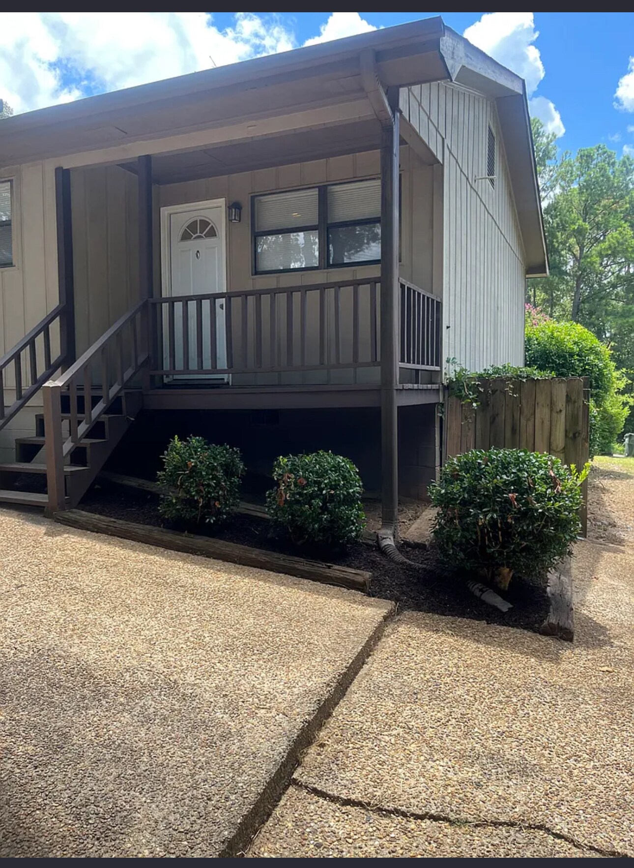 Building Photo - 405 Westcliff Cir