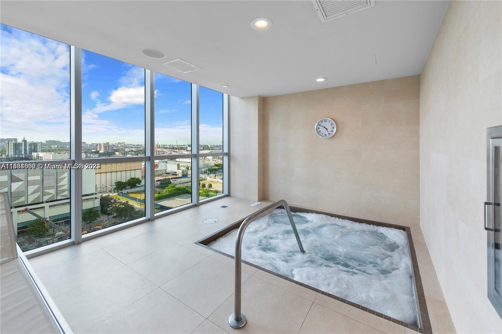 Building Photo - 900 Biscayne