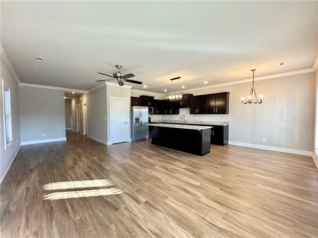 Building Photo - 921 NE Hts Ln