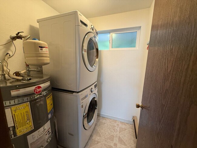 Building Photo - West Seattle Waterfront Condominium ~ West Beach Condominium