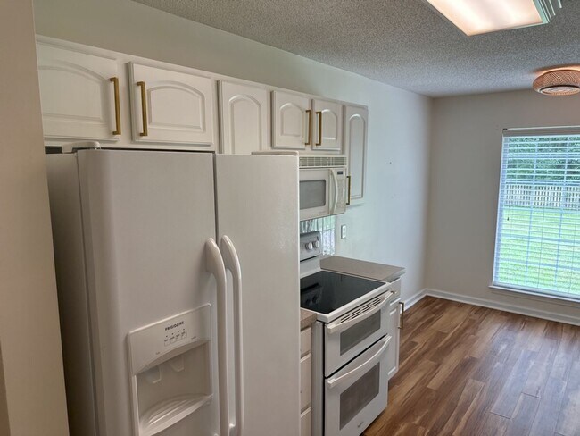 Building Photo - 156 Shady Oak Cir