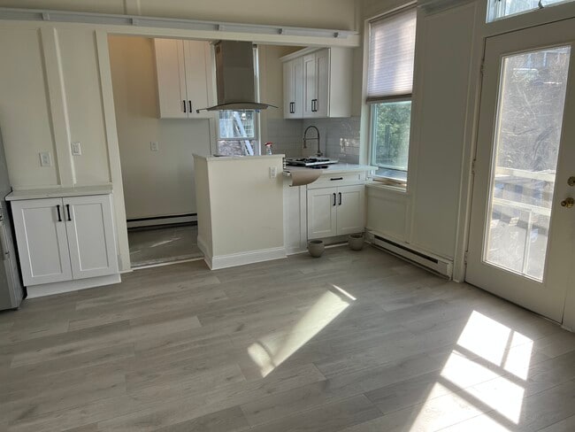 Building Photo - 137 Woodbine Ave