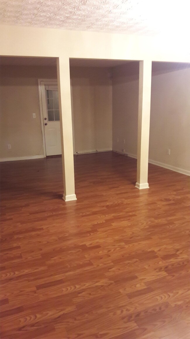Building Photo - 2437 Piering Dr