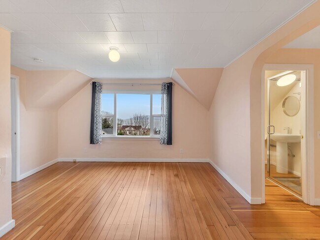 Building Photo - 3088 Harrison Ave