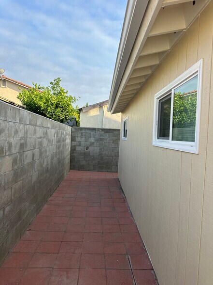 storage space - 13152 Westlake St