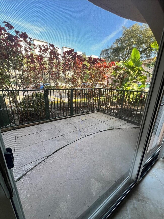 Building Photo - 2021 SE 10th Ave