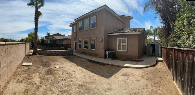 Building Photo - Perfect 4 Bedroom / 3 Bathroom Perris Home