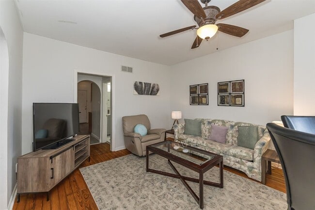 Building Photo - 4992 Botanical Ave