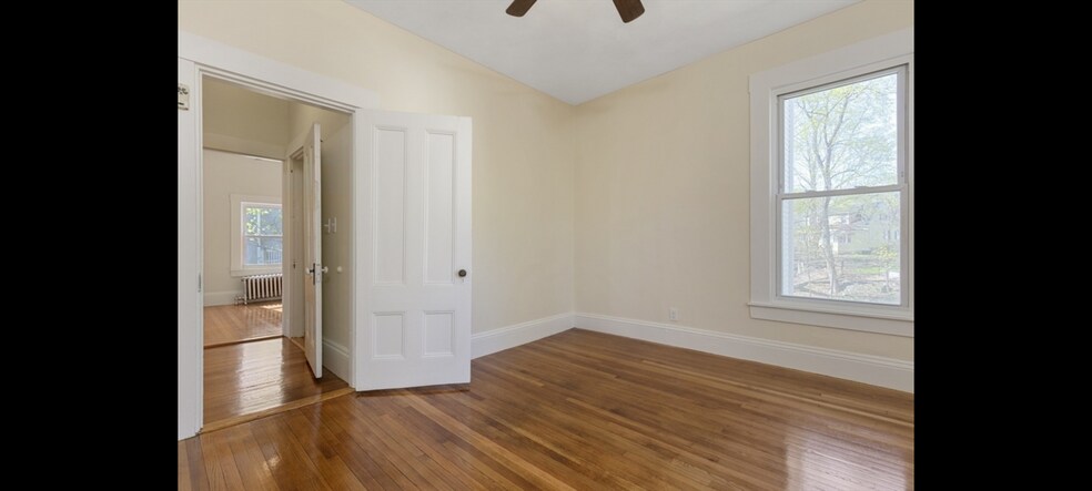 Building Photo - 106 Elm St