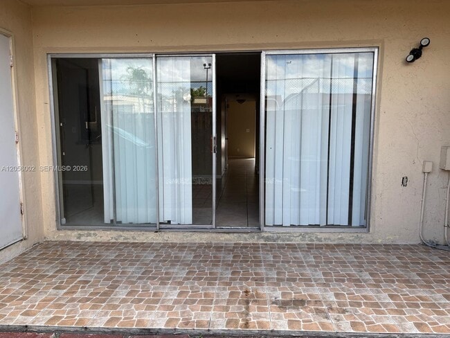 Building Photo - 6541 SW 41st Ct