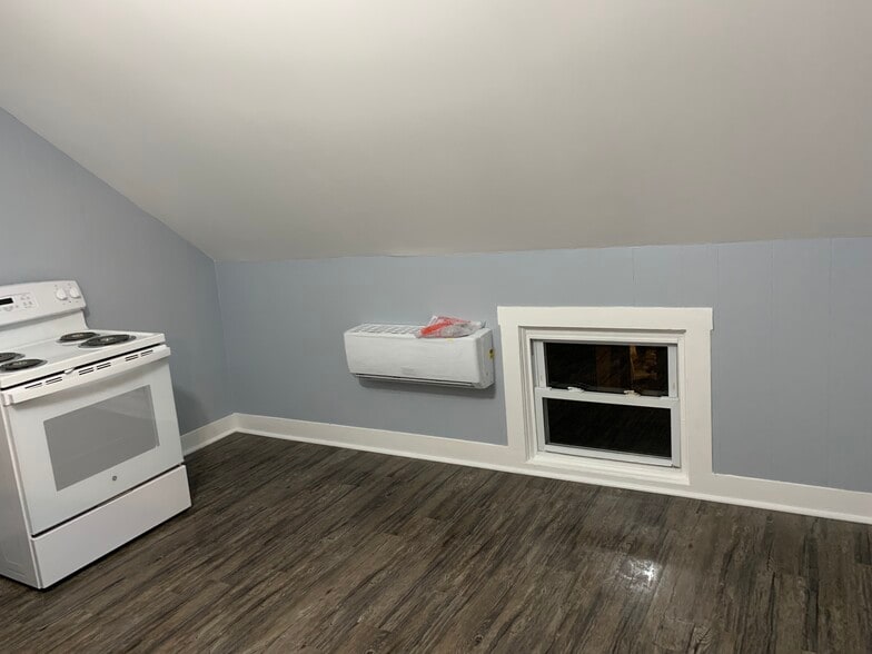 Building Photo - 94 Old Colony Ave