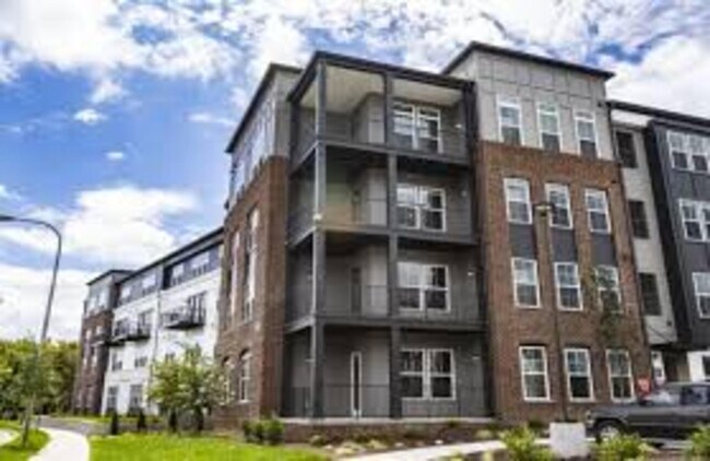 Building Photo - 541 Great Circle Rd