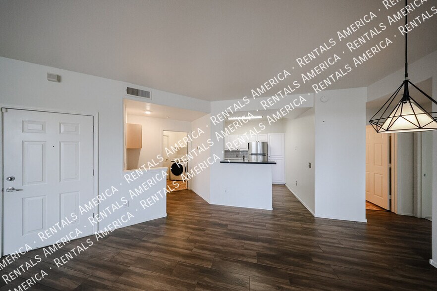 Building Photo - 5303 N 7th St