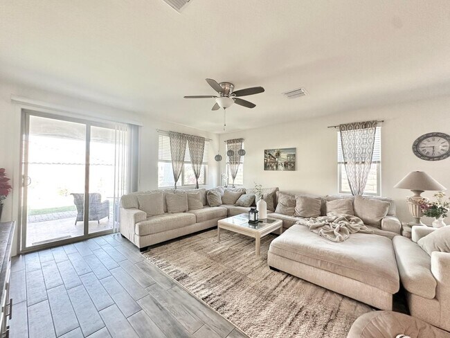 Building Photo - 16492 W Caldwell St