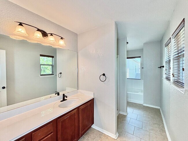 Building Photo - Beautiful 4 Bedroom Home in Inwood Place!