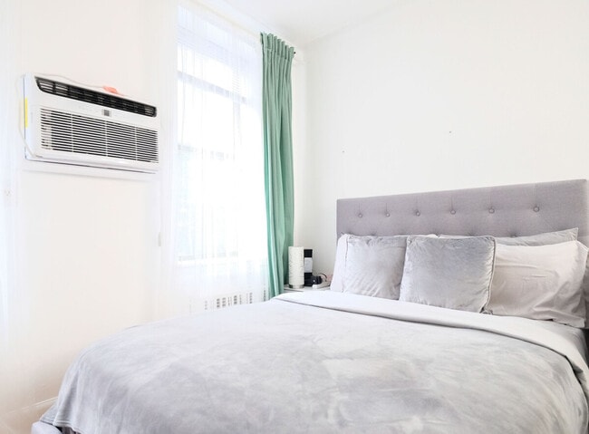 Building Photo - 328 E 74th St