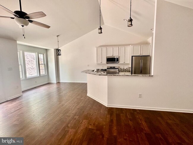 Building Photo - 1200 Happy Ridge Dr