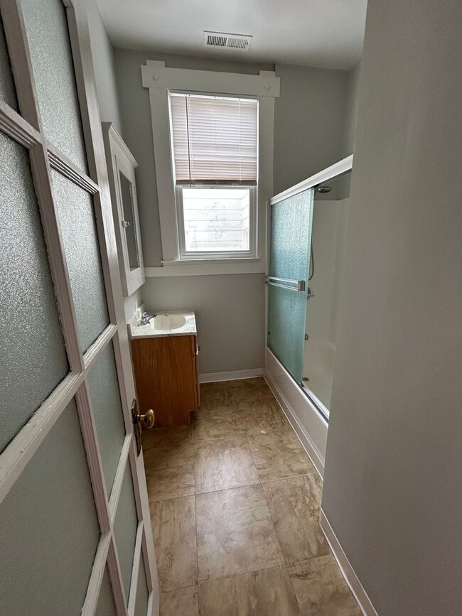 Building Photo - 40 Langton St