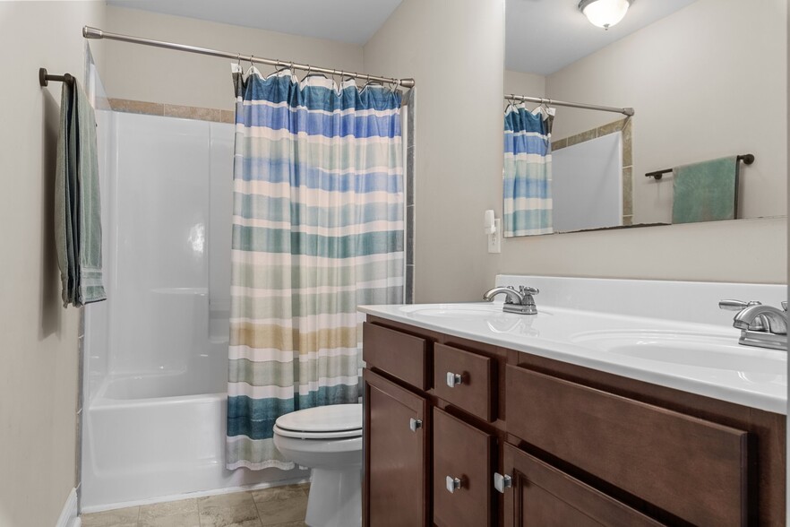 Building Photo - 789 Equestrian Way