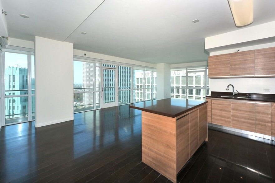 Primary Photo - 3785 Wilshire Blvd