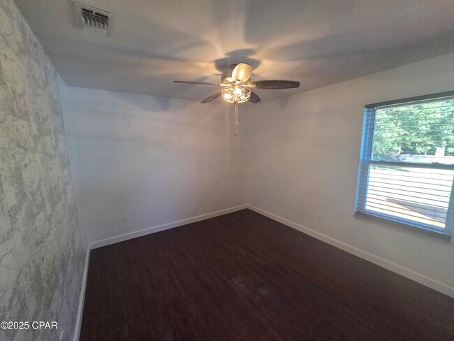 Building Photo - 1303 Sutherland Ct