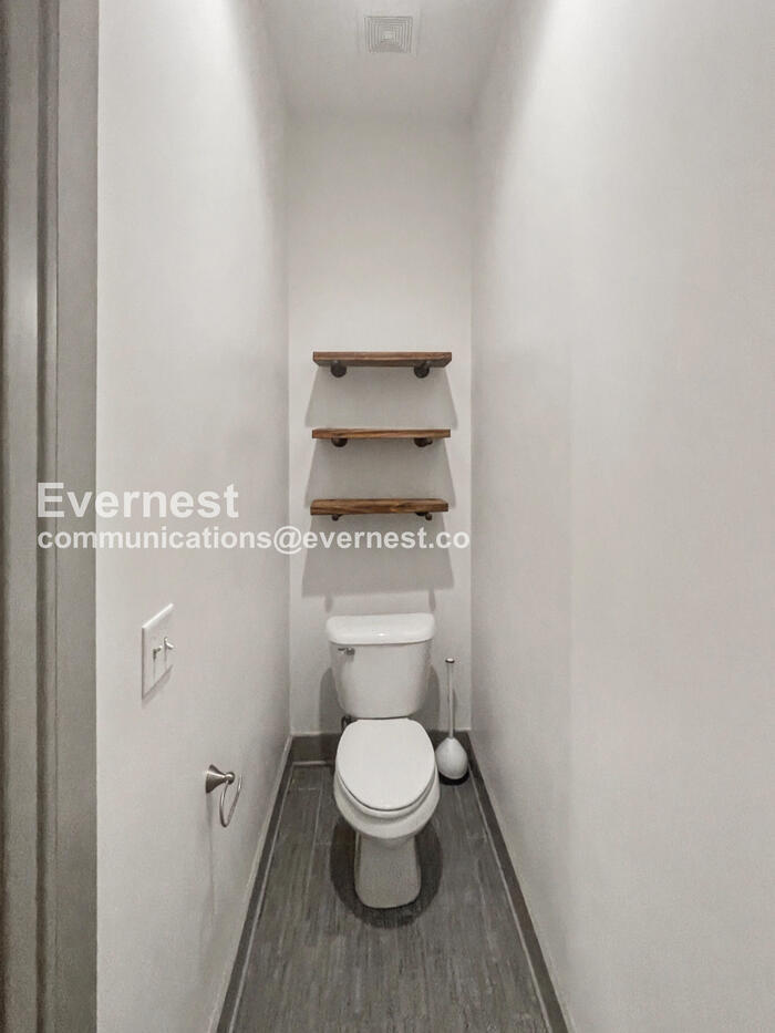 Building Photo - 2209 15th Ave N