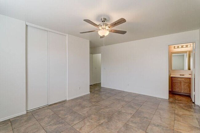 Building Photo - READY TO VIEW NOW! Spacious 3 Bed 2 Bath home in the Estrella Neighborhood