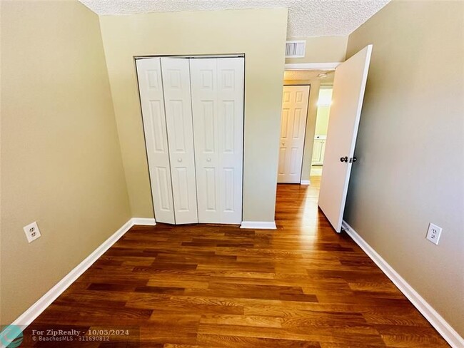 Building Photo - 1162 Lake Terry Dr