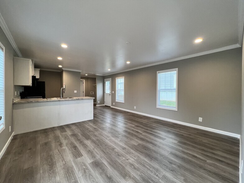 Building Photo - 192 Silver Birch Cir