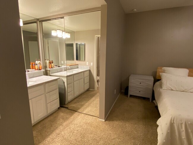 Building Photo - 2384 Pleasant Way