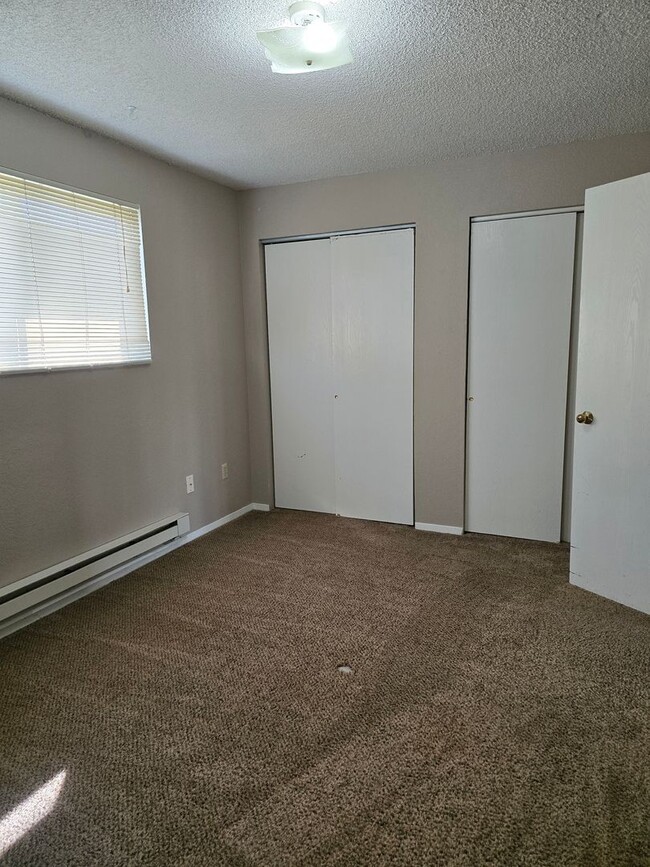 Building Photo - Ground Level One Bedroom