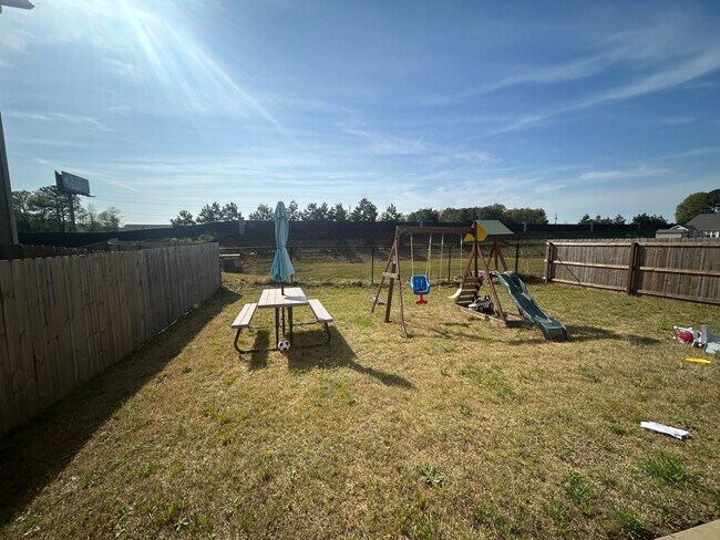 Building Photo - **Move in with NO SECURITY DEPOSIT**11612 Winston Dr - Available NOW! $100 Off First 2 Months!  –...