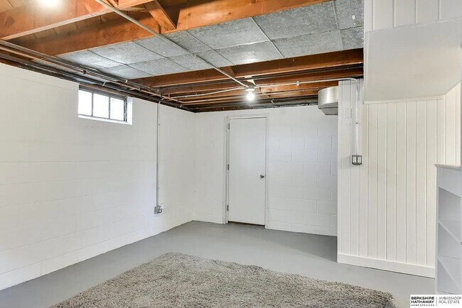 Building Photo - Fully Renovated Florence Gem with Modern Finishes & Historic Charm