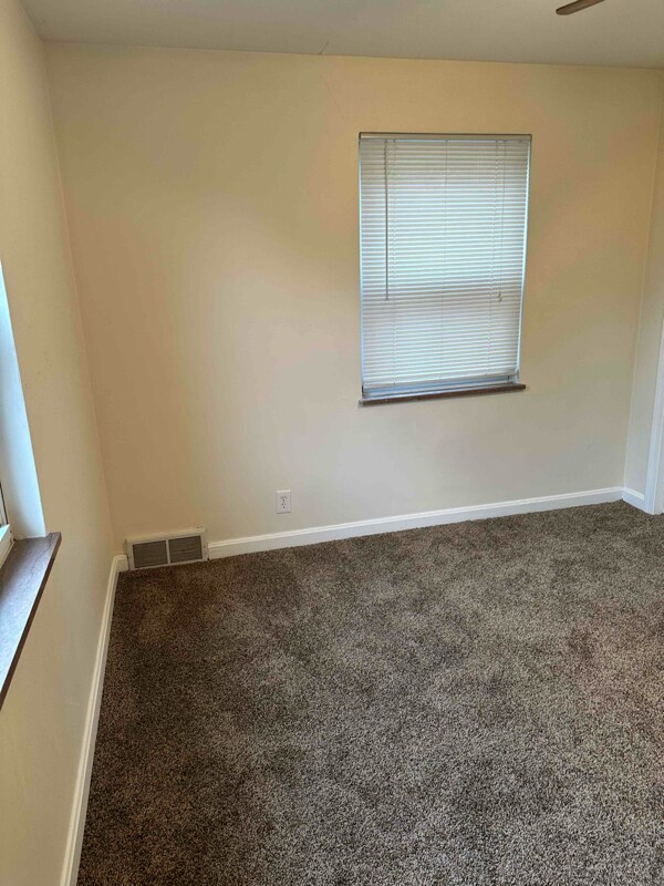 Building Photo - 4213 Applegate Ave