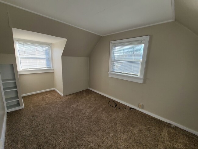 Building Photo - 2 Bedroom Home in Normal