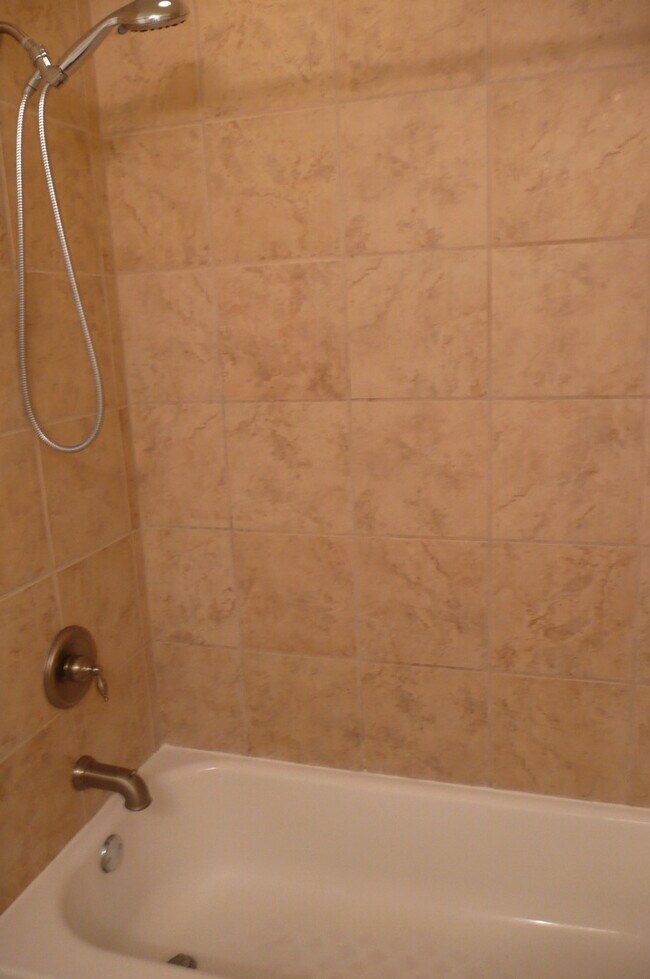 Building Photo - 1255 S State St