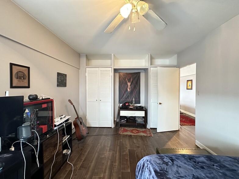 Building Photo - 4950 N Marine Dr