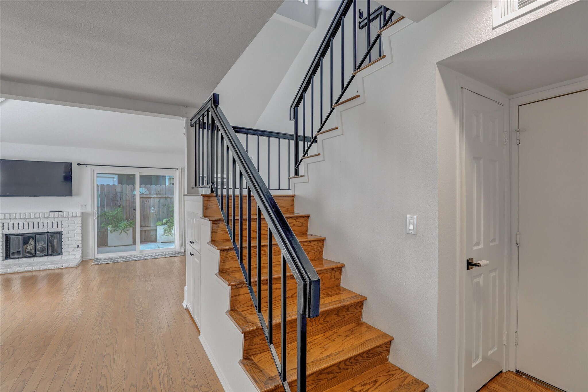 Building Photo - 2191 Canyon Dr