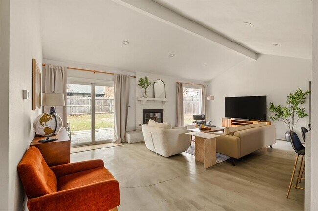 Building Photo - 9300 Meadow Vale