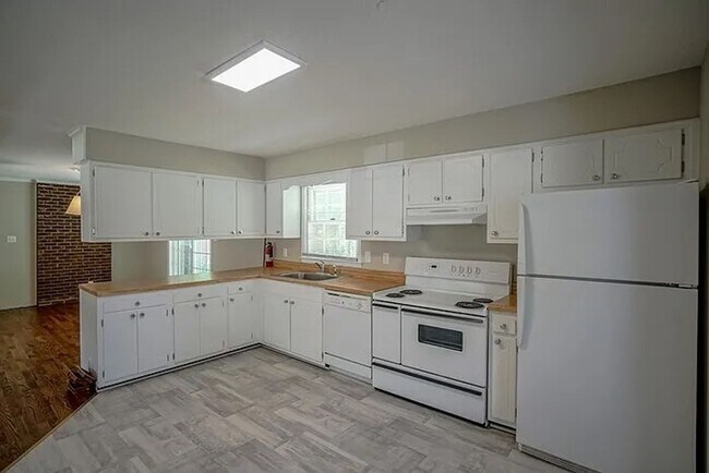 Building Photo - Charming 3BD, 1.5BA Garner Home Near White Oak Crossing