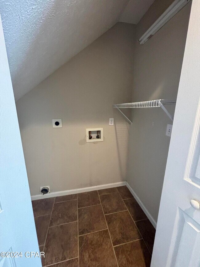 Building Photo - 6722 Thomas Dr