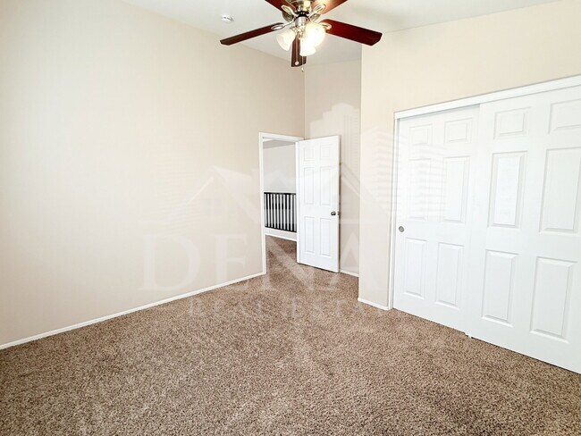 Building Photo - 805 S Esmeralda