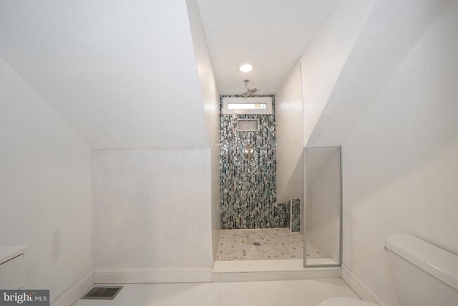 Building Photo - 622 Spring Ave