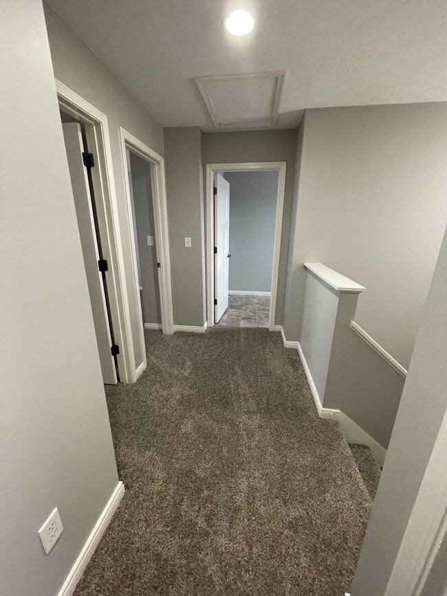 Building Photo - 3 Bedroom Single Family Home