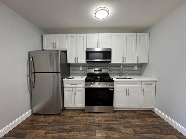 Building Photo - 552 38th St